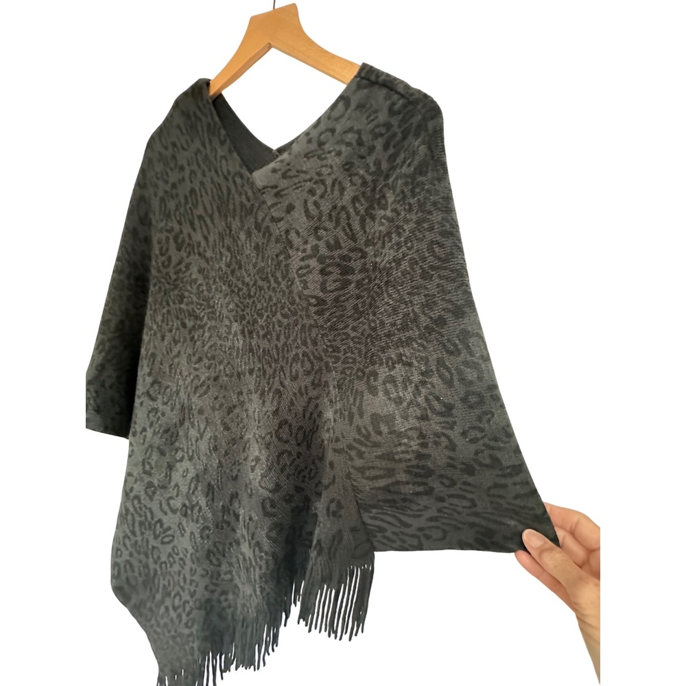 Chico's Leopard Print Fringe Poncho Wrap Charcoal Gray Black Size L/XL Layering - Picture 3 of 6